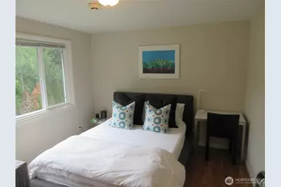 8831 NE 28th Street, Clyde Hill, WA 98004 - Photo 13