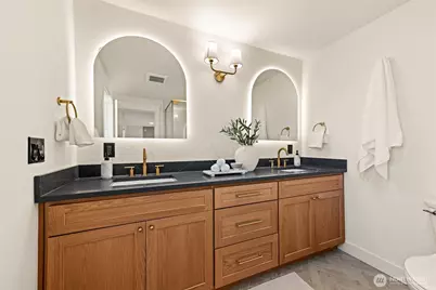 11516 Bartlett Avenue NE, Seattle, WA 98125 - Photo 17