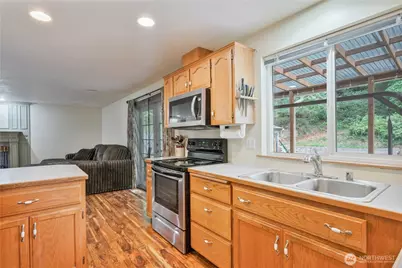 809 Melton Road, Castle Rock, WA 98611 - Photo 13