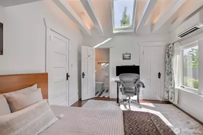 4006 Corliss Avenue N, Seattle, WA 98103 - Photo 17