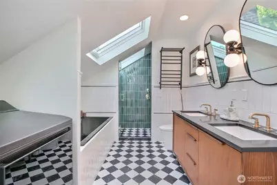 4006 Corliss Avenue N, Seattle, WA 98103 - Photo 13