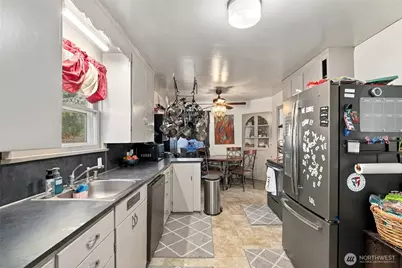 10024 Patterson Street S, Tacoma, WA 98444 - Photo 9