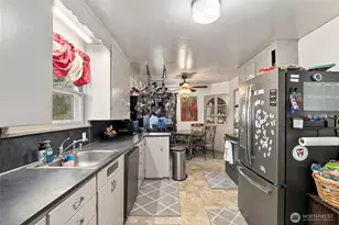 10024 Patterson St S, Tacoma, WA 98444 - Photo 9