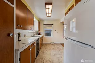 8216 21st Ave NE, Seattle, WA 98115 - Photo 7