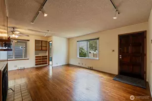 8216 21st Ave NE, Seattle, WA 98115 - Photo 3