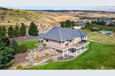 2350 10th Street NE, East Wenatchee, WA 98802 - Photo 1