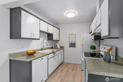 8747 Phinney Avenue N #12, Seattle, WA 98103 - Photo 13