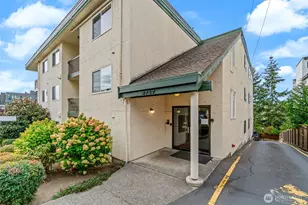 8747 Phinney Ave N, Seattle, WA 98103 - Photo 25
