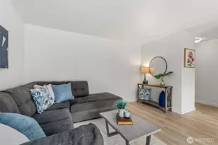 8747 Phinney Ave N, Seattle, WA 98103 - Photo 3