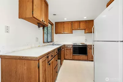 18515 NE 143rd Place, Woodinville, WA 98072 - Photo 9