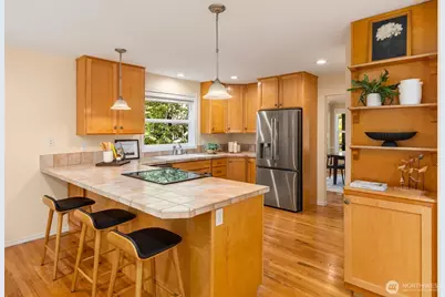 8289 New Holland Court NE, Bainbridge Island, WA 98110 - Photo 7
