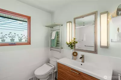12015 Dayton Avenue N, Seattle, WA 98133 - Photo 11
