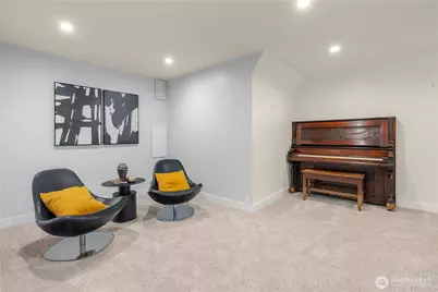 12015 Dayton Avenue N, Seattle, WA 98133 - Photo 19
