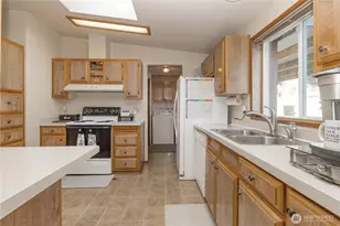 30961 E Lake Morton Dr SE, Kent, WA 98042 - Photo 25