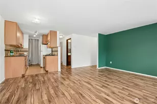9255 Greenwood Ave N, Seattle, WA 98103 - Photo 13