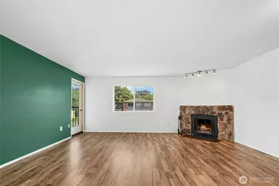 9255 Greenwood Avenue N #38, Seattle, WA 98103 - Photo 19