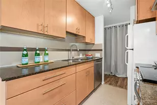 9255 Greenwood Ave N, Seattle, WA 98103 - Photo 11