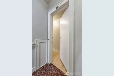 214 16th Avenue E #102, Seattle, WA 98112 - Photo 23