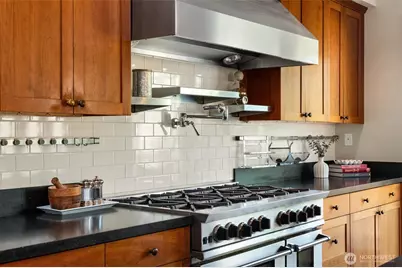 719 Belmont Place E, Seattle, WA 98102 - Photo 11