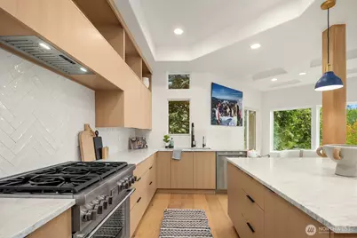 9506 NE Points Drive, Kirkland, WA 98033 - Photo 11