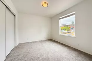 5521 Brooklyn Ave NE, Seattle, WA 98105 - Photo 9