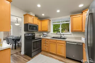 216 Madrona Way NE, Bainbridge Island, WA 98110 - Photo 9