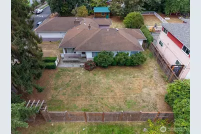 13111 Ashworth Avenue N, Seattle, WA 98133 - Photo 33