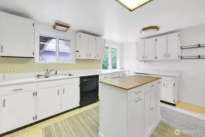 13111 Ashworth Avenue N, Seattle, WA 98133 - Photo 11