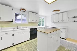 13111 Ashworth Ave N, Seattle, WA 98133 - Photo 11