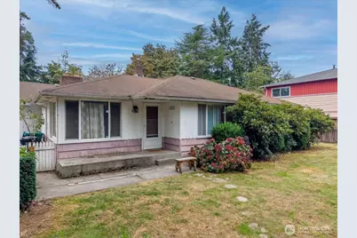 13111 Ashworth Avenue N, Seattle, WA 98133 - Photo 1