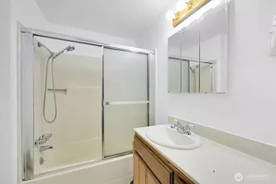 13111 Ashworth Avenue N, Seattle, WA 98133 - Photo 17