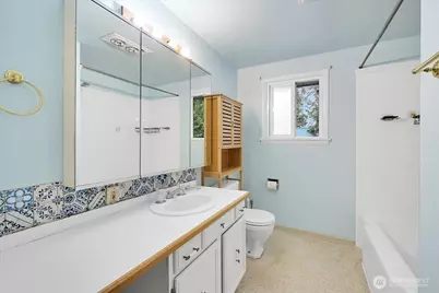 13111 Ashworth Avenue N, Seattle, WA 98133 - Photo 9