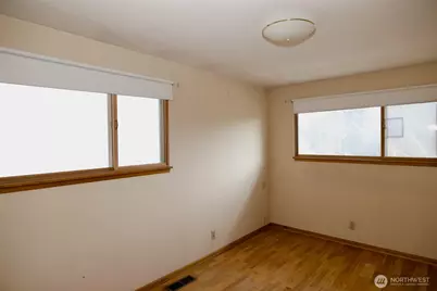 16333 Densmore Avenue N, Shoreline, WA 98133 - Photo 13