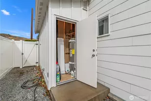122 E Allen Ave, Chelan, WA 98816 - Photo 23