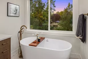 13662 NE 101st St, Kirkland, WA 98033 - Photo 17