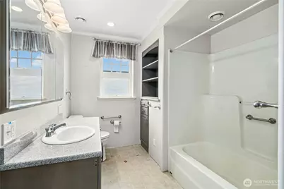 3438 10th Avenue W, Seattle, WA 98119 - Photo 25