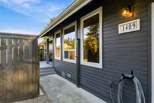 1409 1st St, Port Townsend, WA 98368 - Photo 3