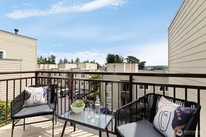 5824 NE 75th Street #D-307, Seattle, WA 98115 - Photo 3