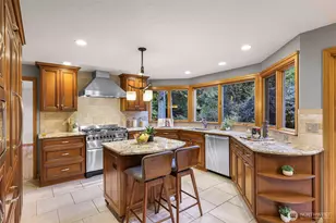 21608 NE 24th St, Sammamish, WA 98074 - Photo 9