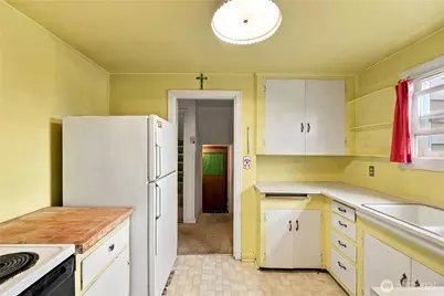 10863 Roseberg Avenue S, Seattle, WA 98168 - Photo 7
