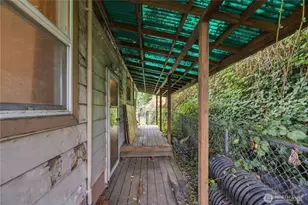 10863 Roseberg Ave S, Seattle, WA 98168 - Photo 23
