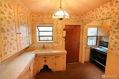 748 N 72nd Street, Seattle, WA 98103 - Photo 9