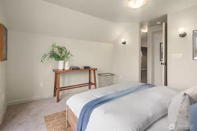 535 N 74th Street, Seattle, WA 98103 - Photo 15