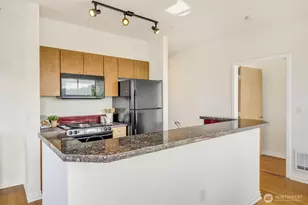 668 S Lane St, Seattle, WA 98104 - Photo 13
