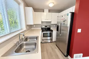 485 SW Bayshore Dr, Oak Harbor, WA 98277 - Photo 9