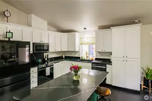 412 Volesky Dr SE, Rainier, WA 98576 - Photo 9