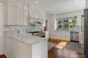 4106 Burke Ave N, Seattle, WA 98103 - Photo 9