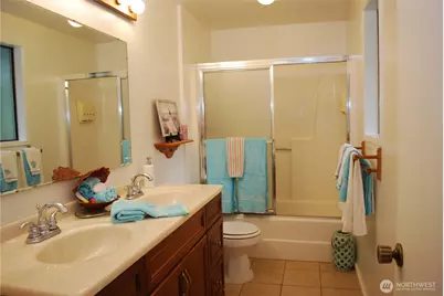 18016 S Tapps Drive E, Lake Tapps, WA 98391 - Photo 17