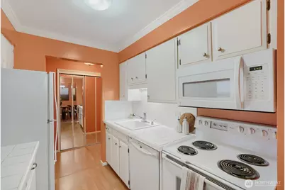 550 Elm Way #206, Edmonds, WA 98020 - Photo 9