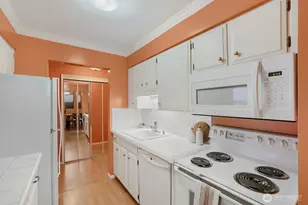550 Elm Way, Edmonds, WA 98020 - Photo 9